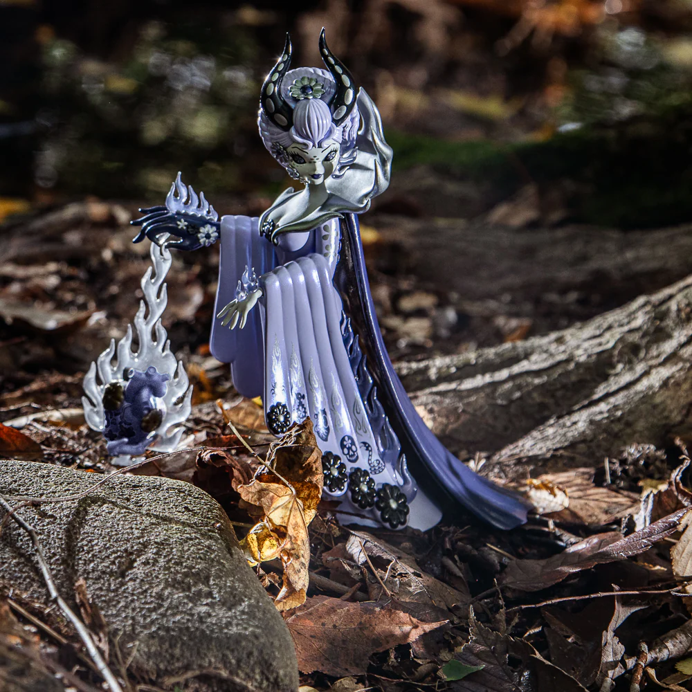 Witch Queen 8" Vinyl Art Figure by Junko Mizuno - Black Friday Violet Edition (Limited to 300) - Image 3