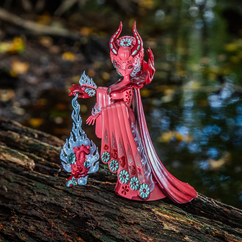 Witch Queen 8" Vinyl Art Figure by Junko Mizuno - Blood Red Edition (Limited Edition of 300) - Image 10