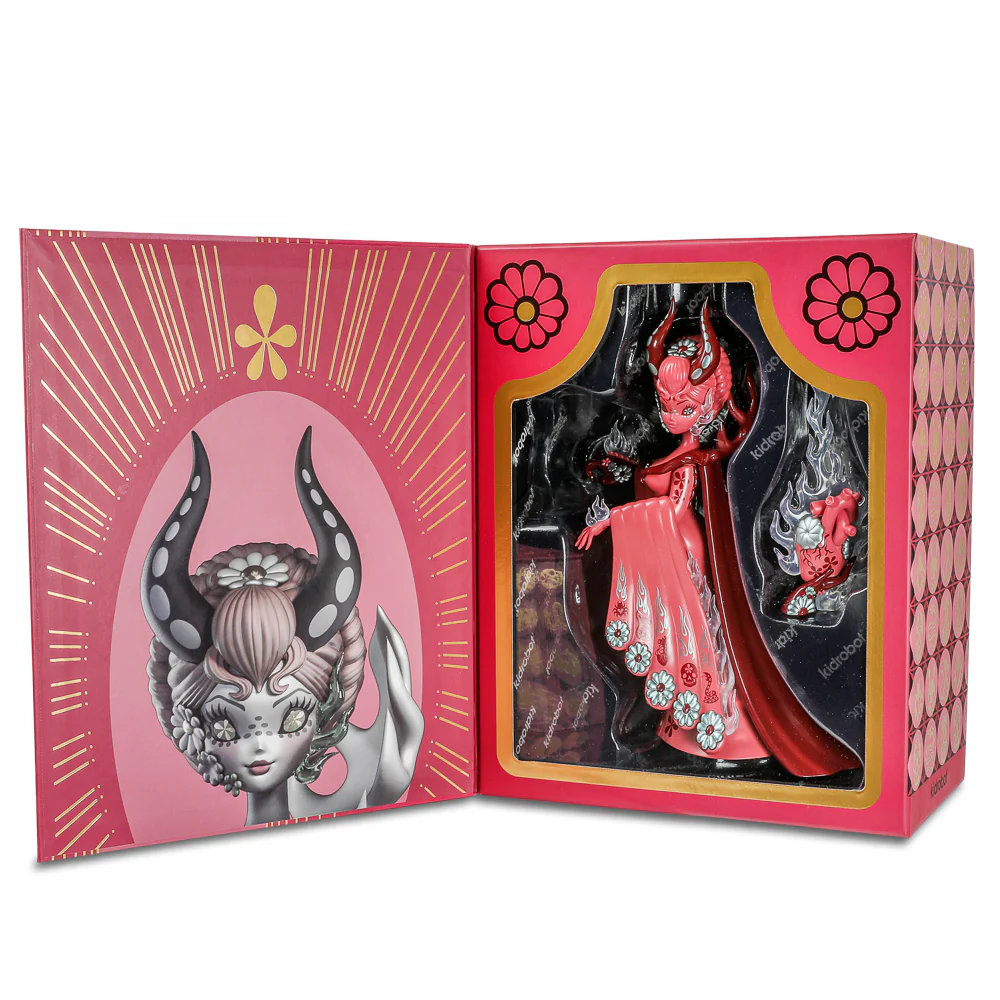 Witch Queen 8" Vinyl Art Figure by Junko Mizuno - Blood Red Edition (Limited Edition of 300) - Image 3